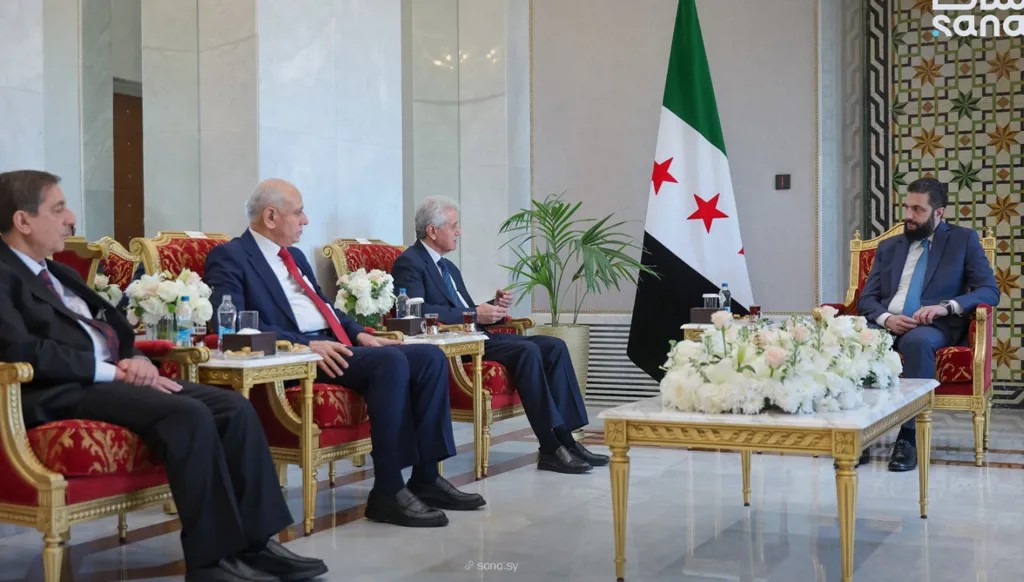الشرع يلتقي وفداً من المجلس الوطني الكردي في قصر الشعب بدمشق