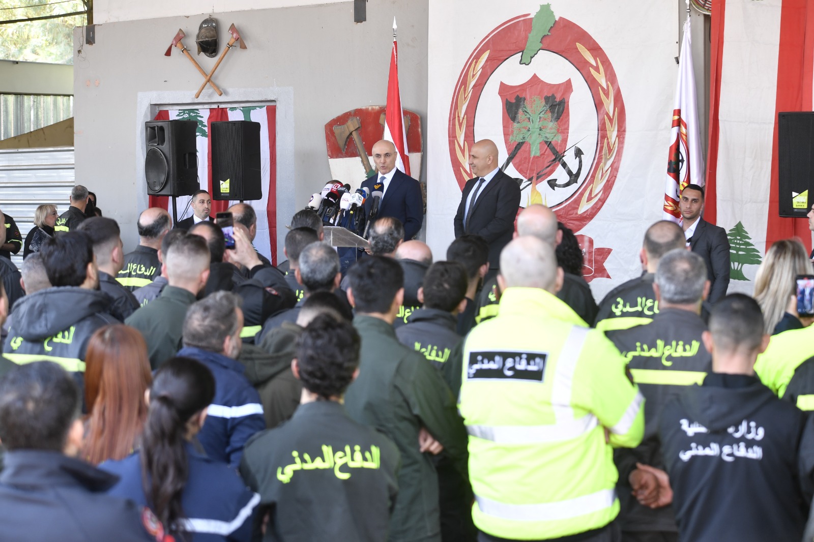 وزير الداخلية التقى عناصر ومتطوّعي عمليات الإنقاذ في طرابلس (حسام شبارو). 