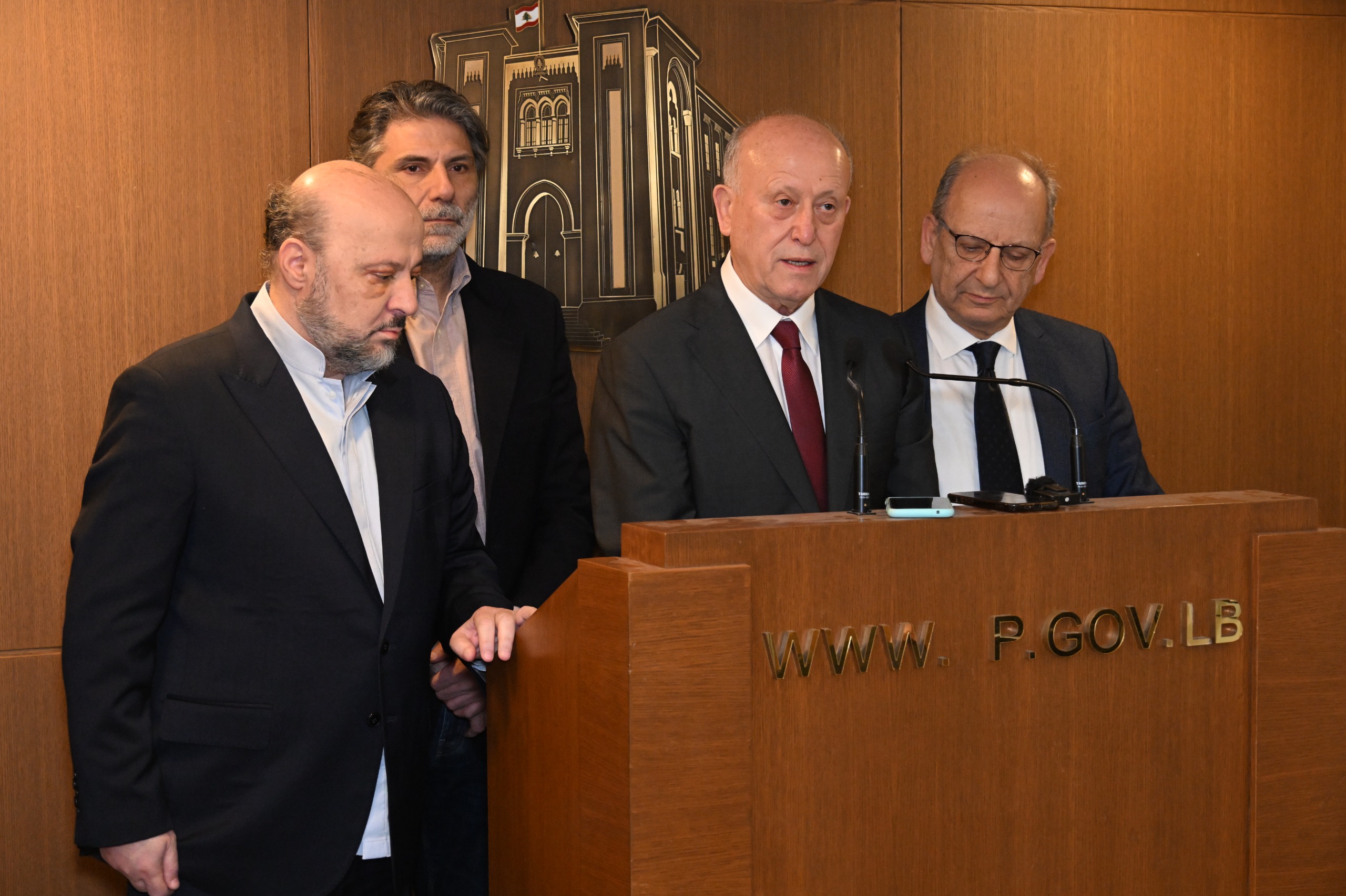 المؤتمر الصحافي المخصص للإعلان عن اقتراح قانون لحظر حزب البعث (نبيل إسماعيل). 