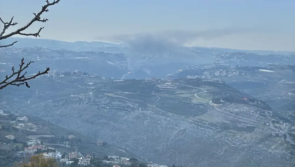 بالفيديو- غارات على جنوب لبنان... الجيش الإسرائيلي: نُهاجم أهدافاً لـ"حزب الله"
