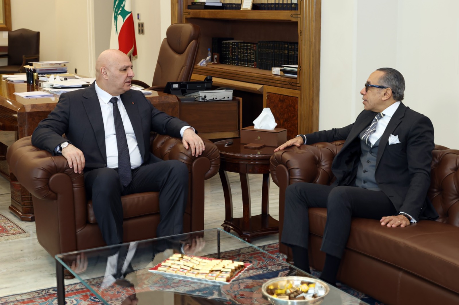 لقاء عون والسفير المصري في بعبدا (الرئاسة اللبنانية).