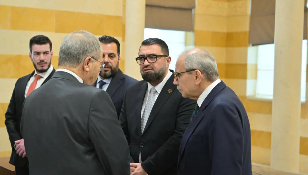  سلام مع الوفد السوري قُبيل توقيع الاتفاقية (نبيل اسماعيل).