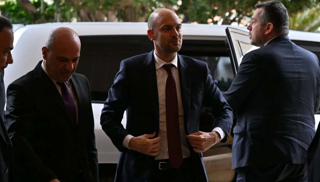 جولة لوزير الخارجية الفرنسي على المسؤولين في لبنان: لتزويد الجيش بإمكانيات لمواصلة مهامه (صور)