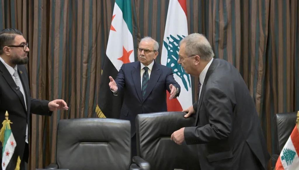  سلام مع الوفد السوري قُبيل توقيع الاتفاقية (نبيل اسماعيل).