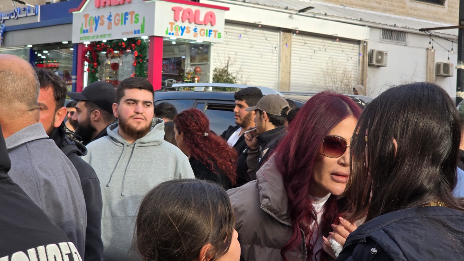 زوجة نوح زعيتر (لينا إسماعيل).