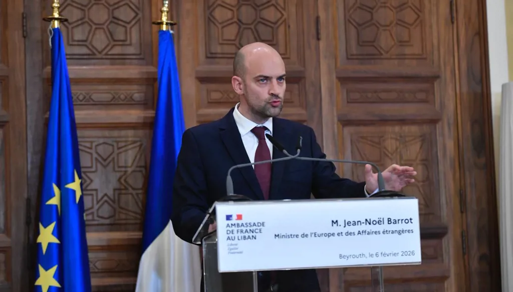 رؤية فرنسية إيجابية للبنان عقب زيارة بارو وعشية مؤتمر باريس