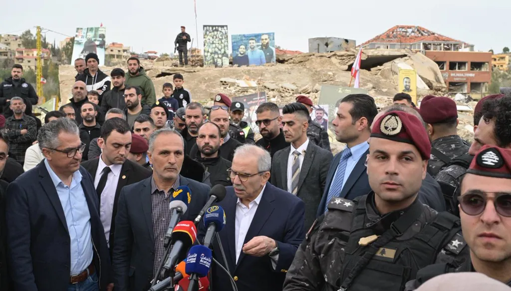 سلام يحيي ذكرى تأليف حكومته من المنطقة الجنوبية... "حزب الله" يمضي في ازدواجية الموقف من الدولة