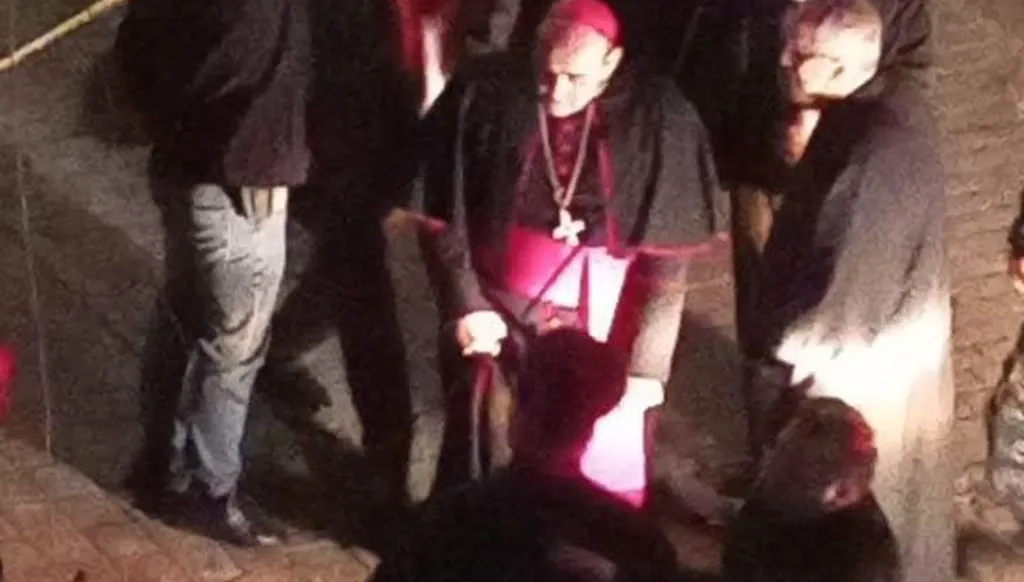 تفقد السفير البابوي في لبنان الموجود في طرابلس مشاركاً بقداس عيد مار مارون  موقع المبنى المنهار في التبانه إلى جانب مفتي طرابلس وعدد من رجال الدين