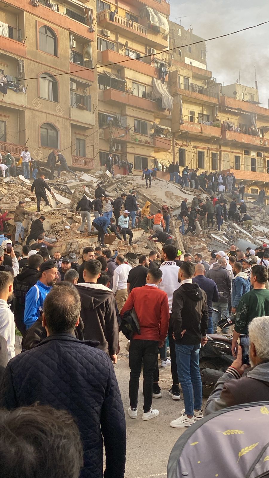 المبنى المنهار في التبانة (تواصل اجتماعي).