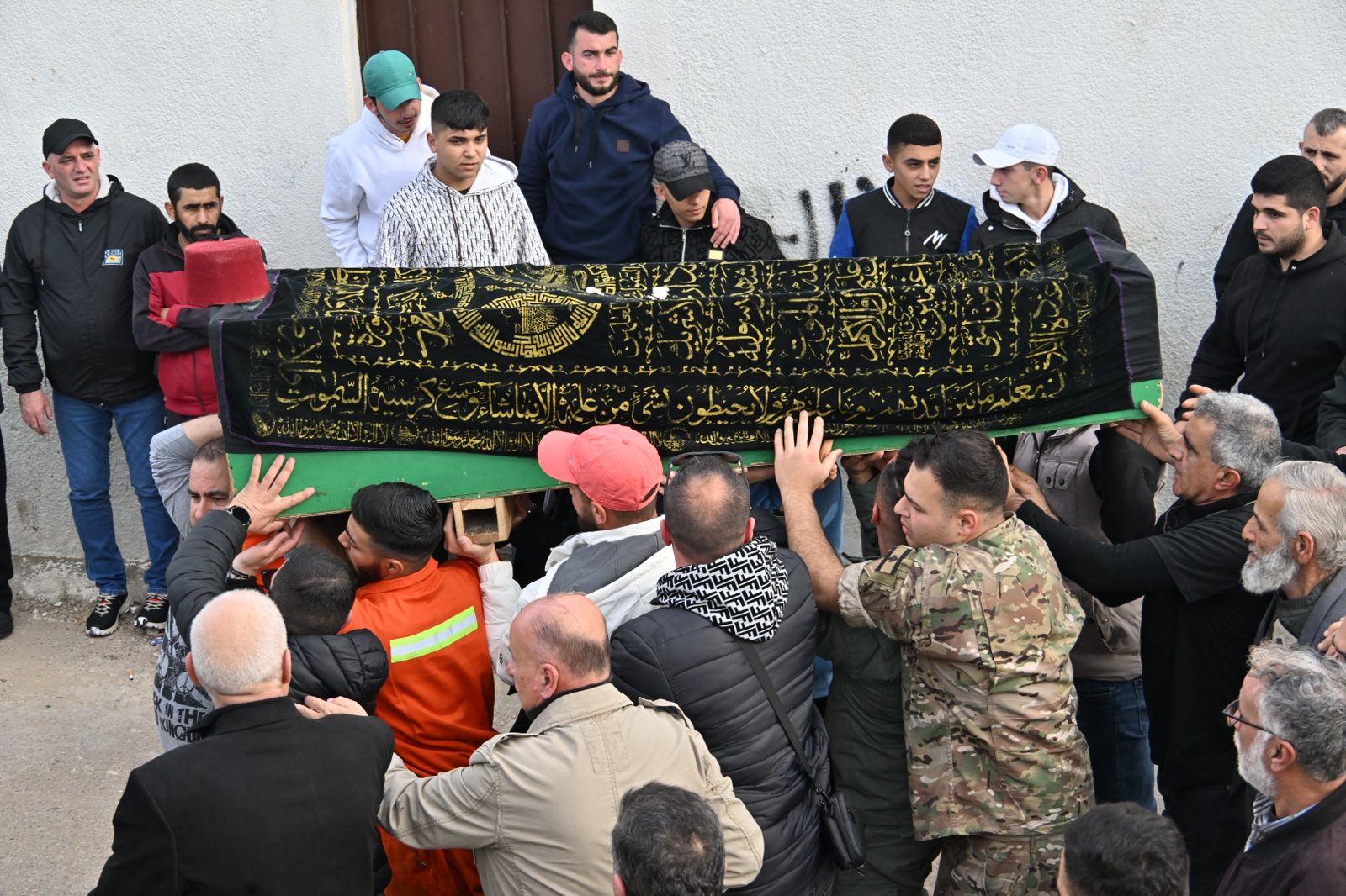 طرابلس تشيّع ضحايا انهيار المبنى (حسام شبارو). 