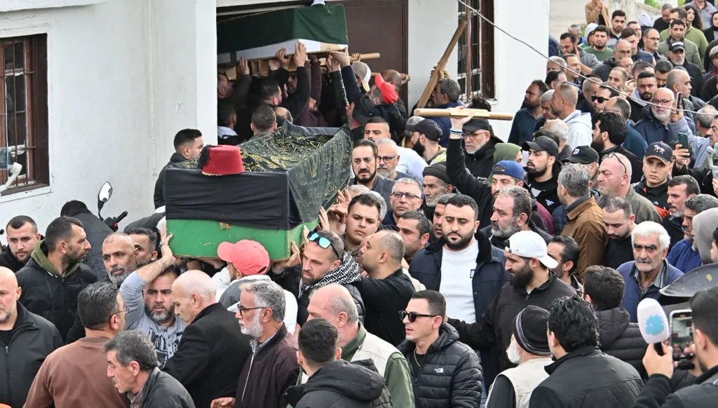 طرابلس تشيّع ضحايا انهيار المبنى (حسام شبارو). 