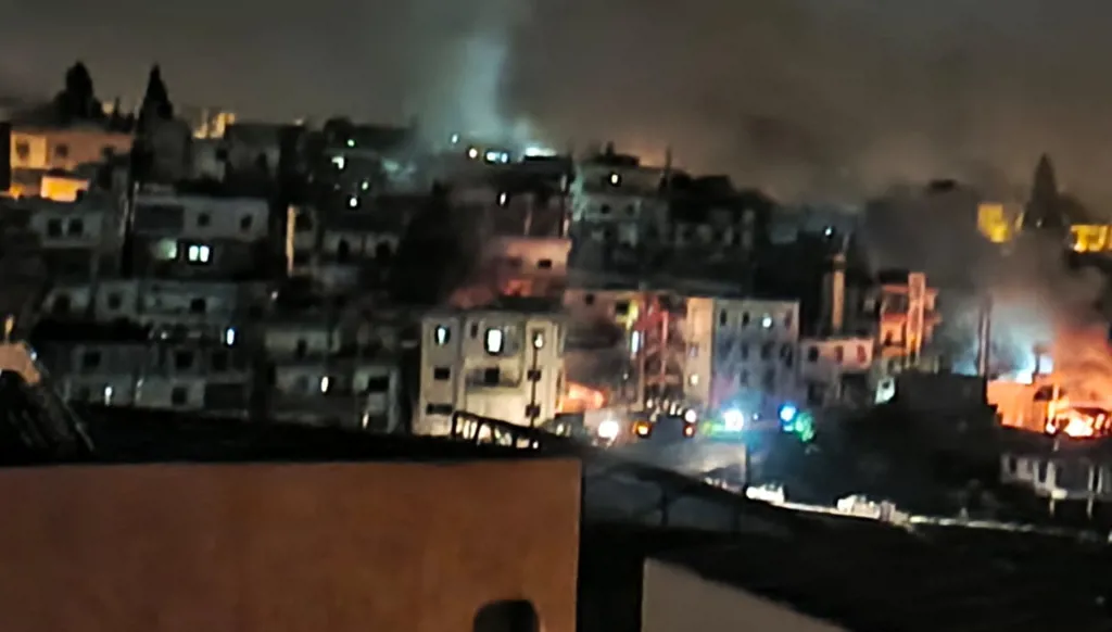 بعد مقتل شخص... توتّر وإحراق منازل في هذه البلدة اللبنانية