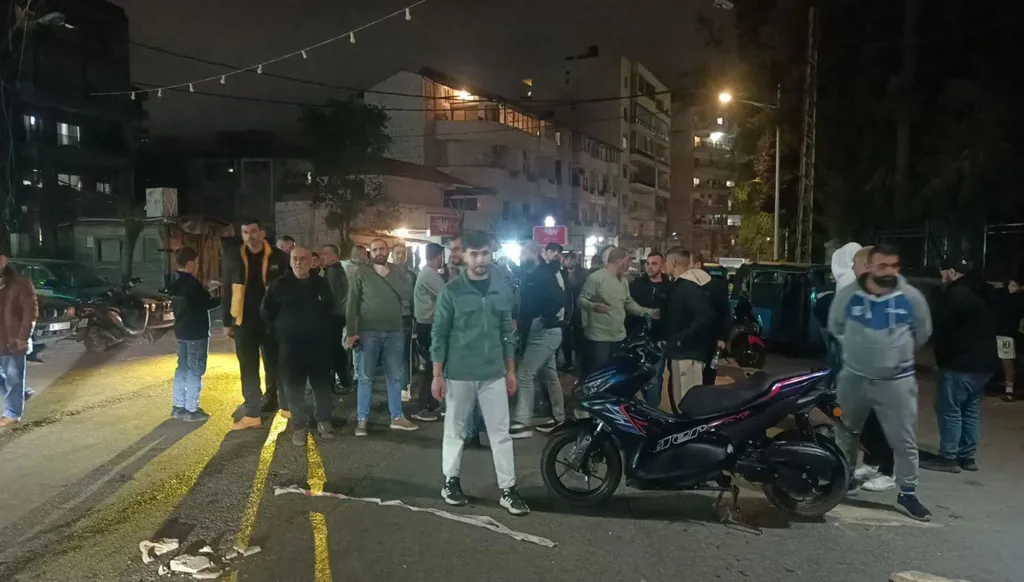 بالفيديو: بعد كارثة التبانة… قطع طرق وغضب في طرابلس والجيش يتدخل لضبط الوضع