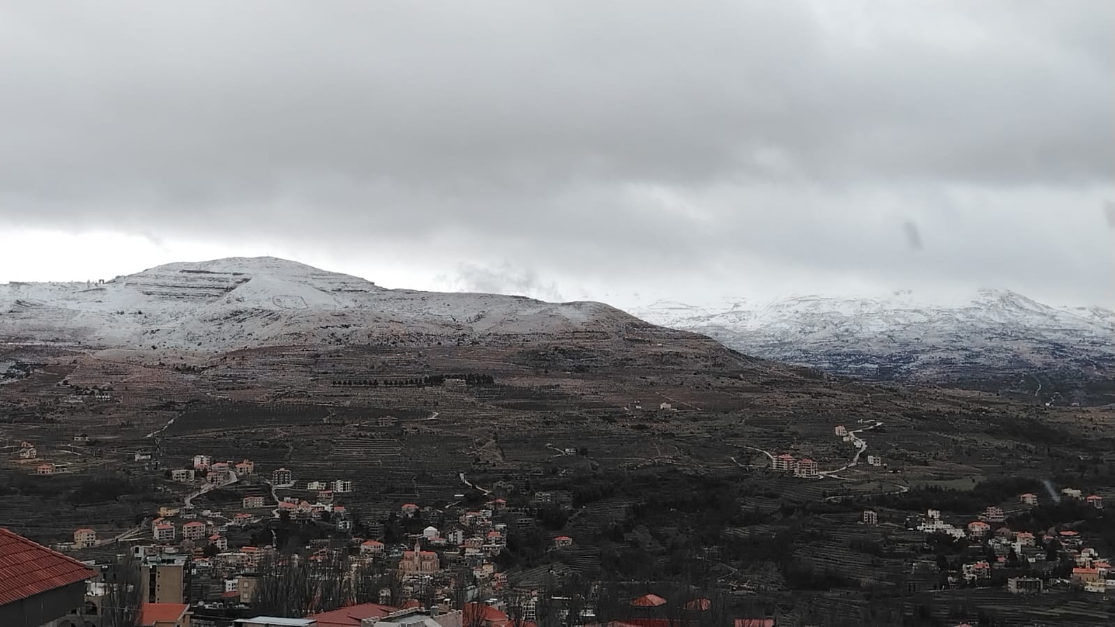 الثلج يكتسي جبال إهدن من جديد