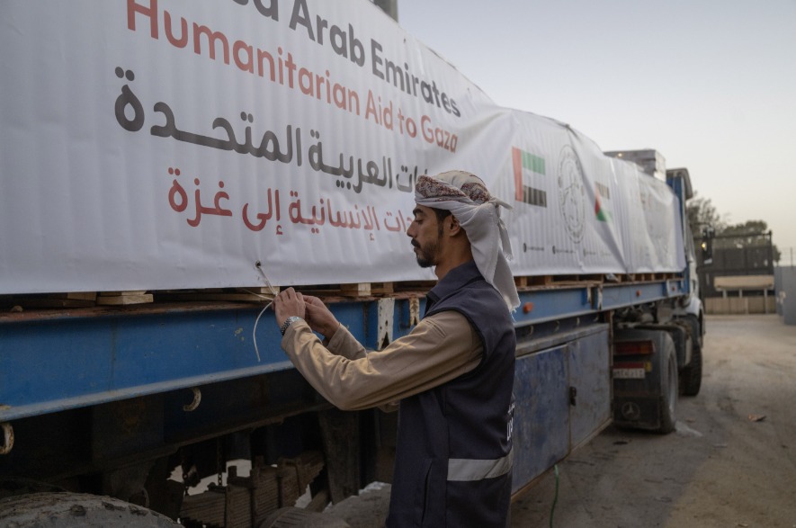 شاحنات إماراتية. (وام)