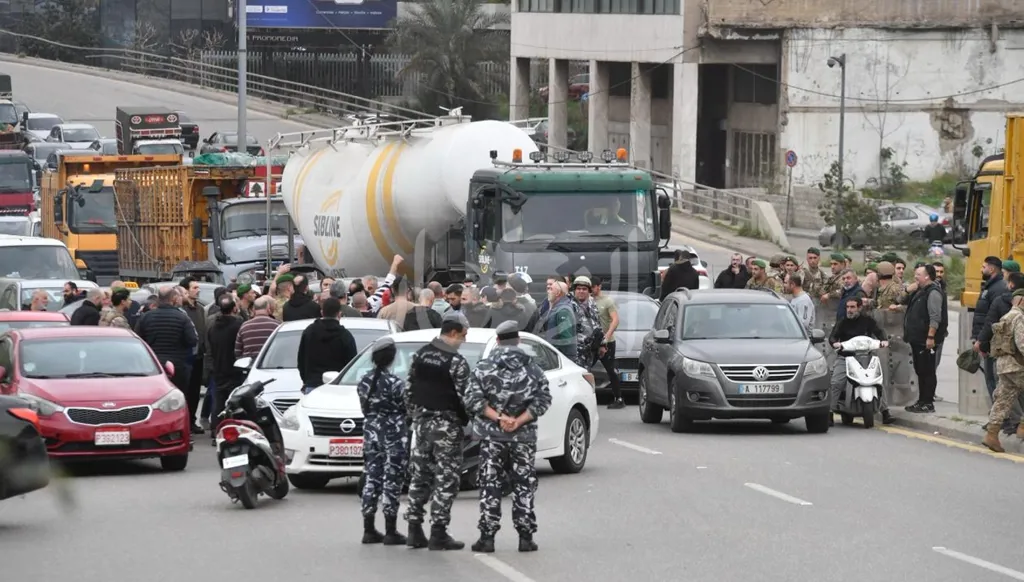 5 عند الخامسة: قرار الحكومة يشعل الشارع اللبناني... واتفاق إيراني أميركي على المبادئ الرئيسية