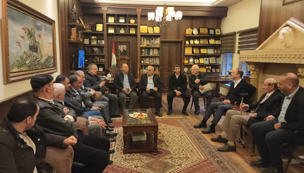 محافظ بعلبك الهرمل يستقبل وفداً من المزارعين: تشريع "القنب الهندي" يحقق عائداً بمليار دولار سنوياً