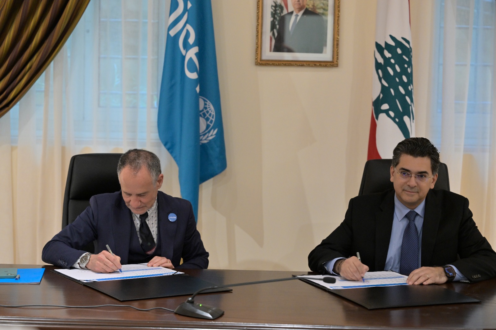 وزير  الإعلام بول مرقص (نبيل اسماعيل).