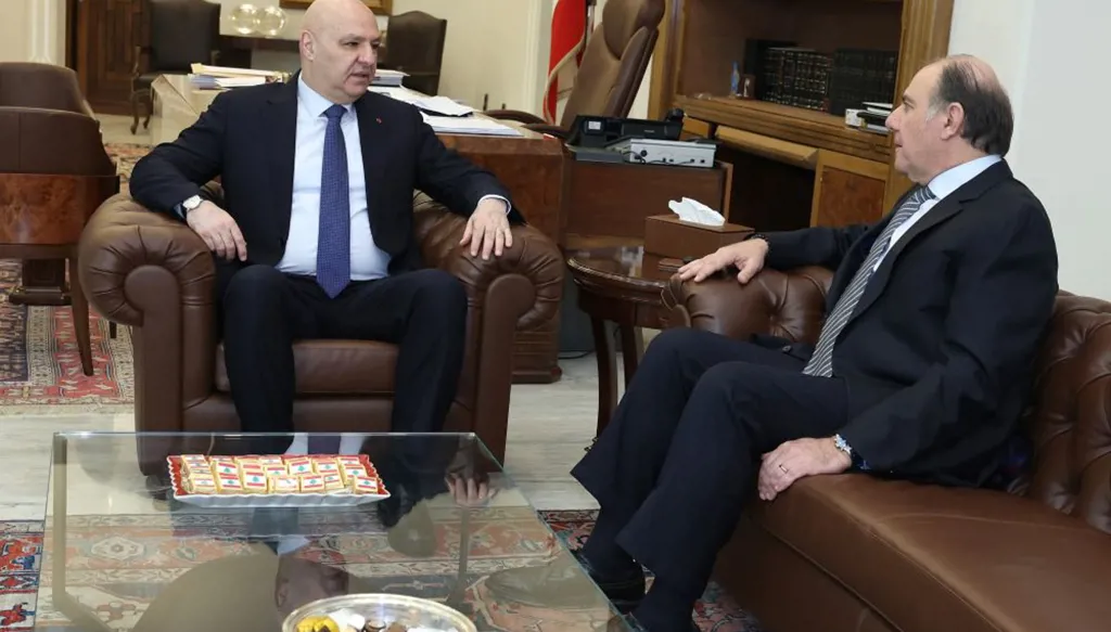 المأزق الانتخابي بلا أفق ويحجب الترشيحات "الخماسية" في اليرزة: زيارة برسائل متعددة