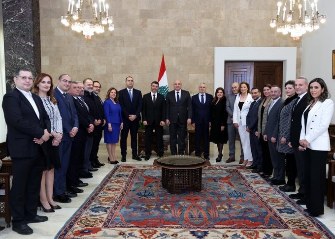 عون مع وفد نقابة الصيادلة (الرئاسة اللبنانية).