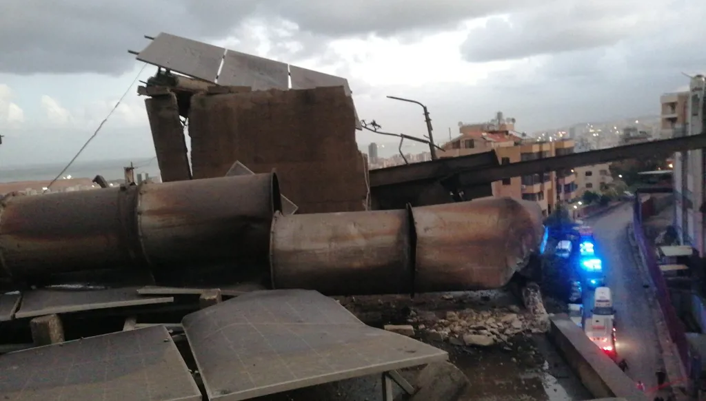 انفجار داخل معمل لصناعة علب العصير في الفنار يخلّف ضحية وجريحين (صور)