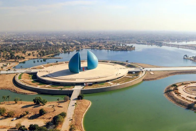 نصب الشهيد العراقي، أحد أهم معالم بغداد. (اكس)