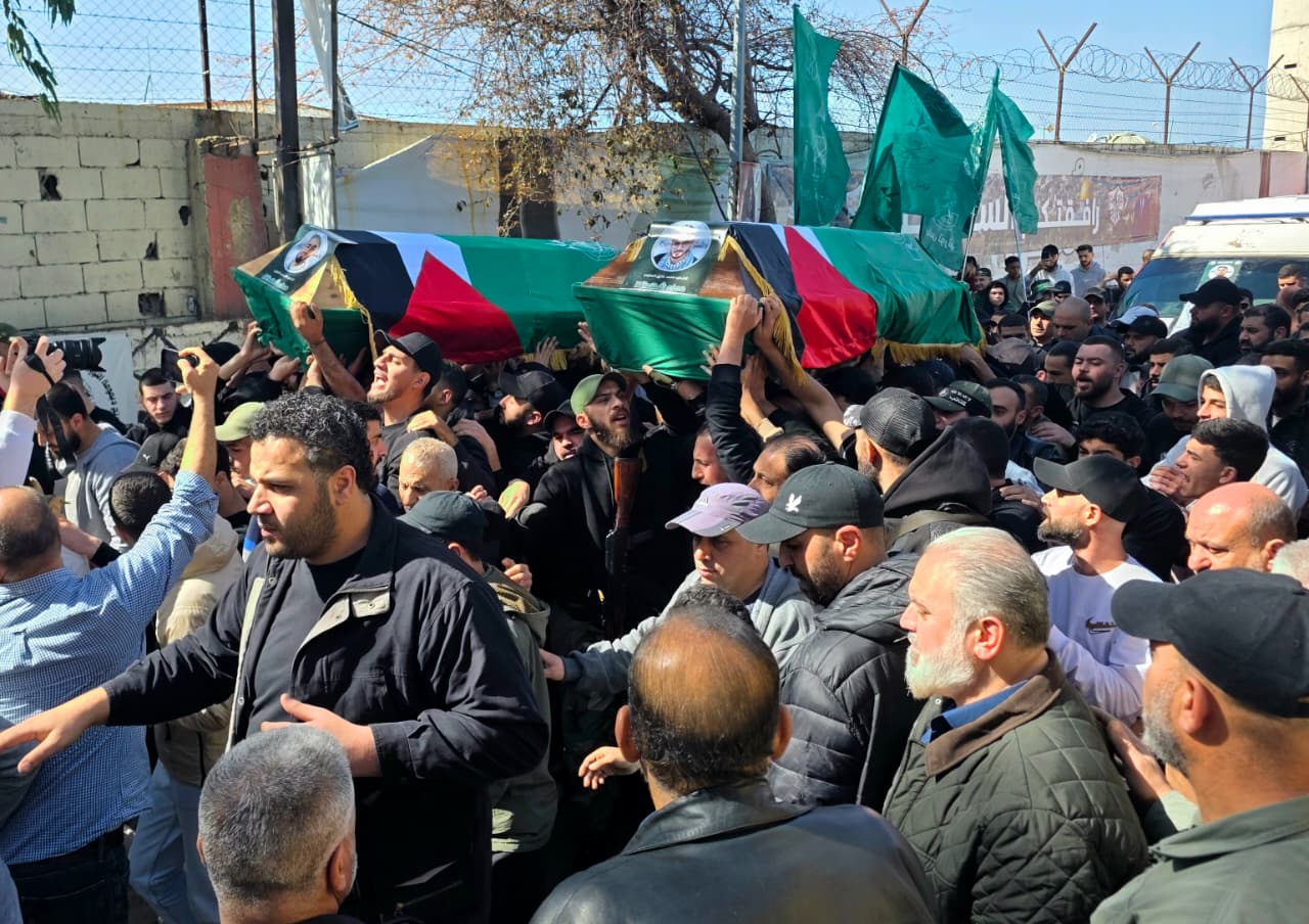 استقبال الجثمانين. (النهار)