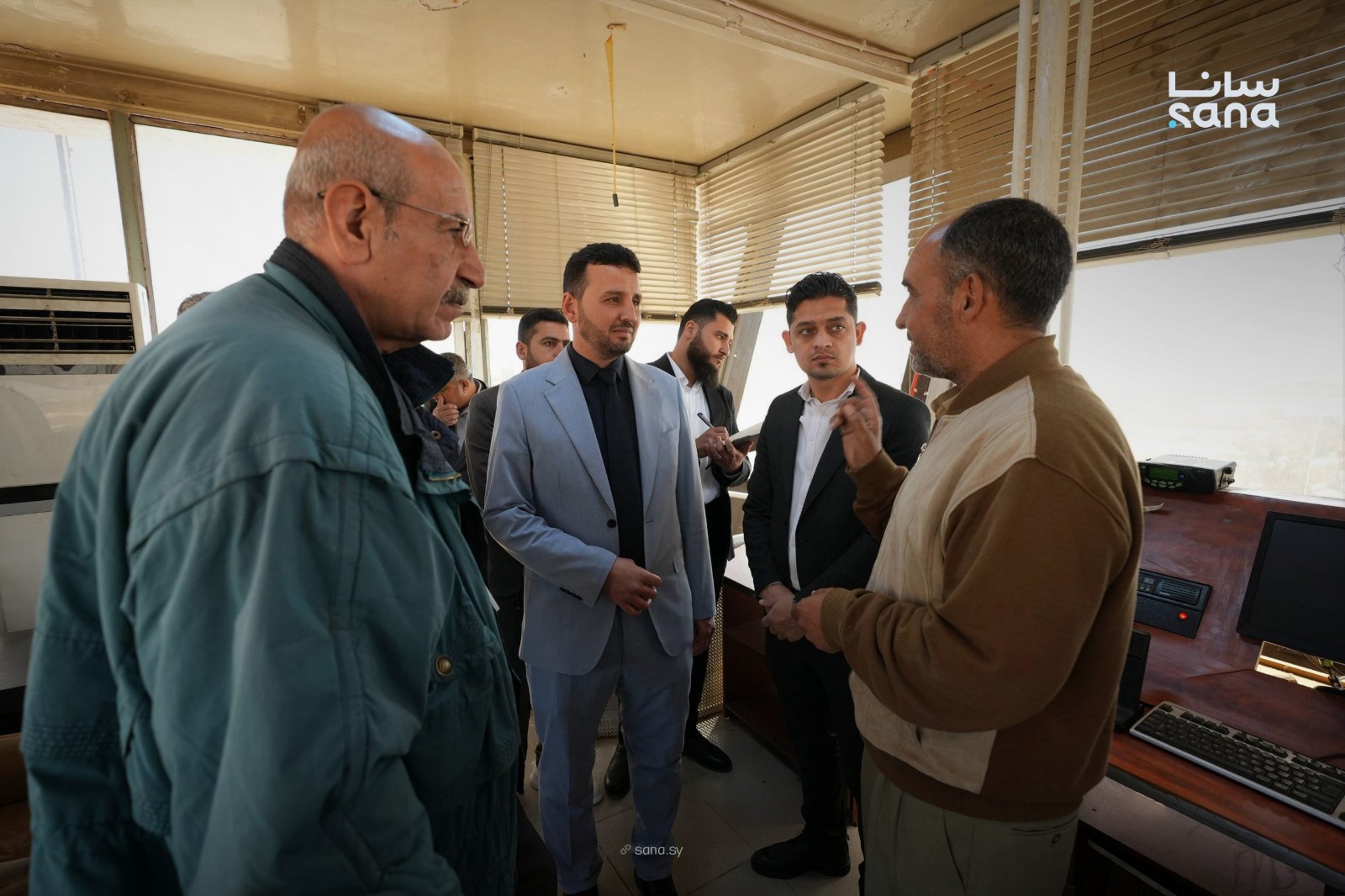 تسلّم المطار. (سانا)