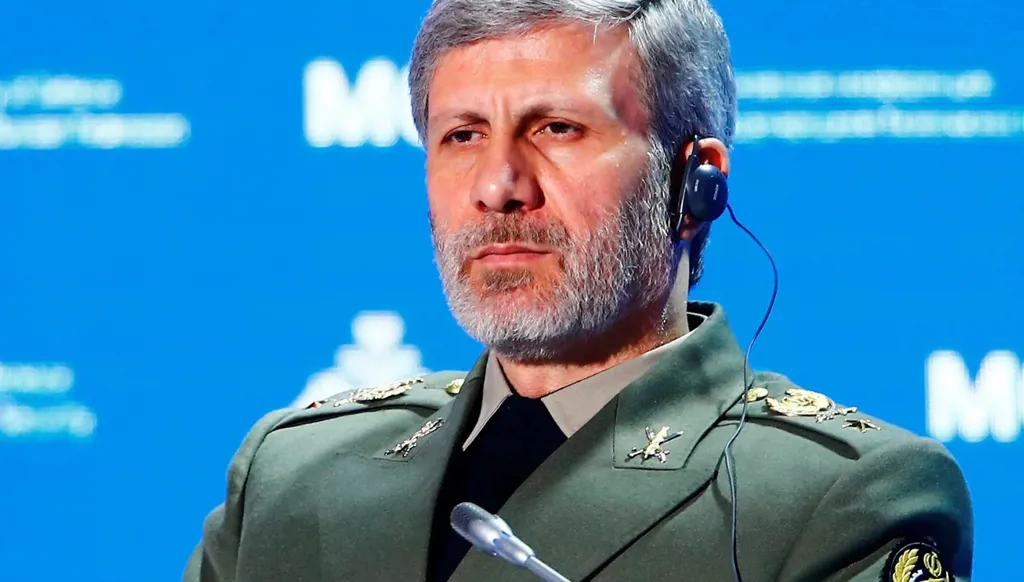 قائد الجيش الإيراني يُحذّر "الأعداء من ارتكاب أي خطأ": قوّاتنا على "أهبّة الجهوزية"