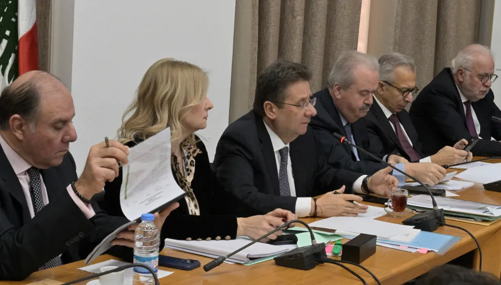 اجتماع لجنة المال (نبيل إسماعيل). 