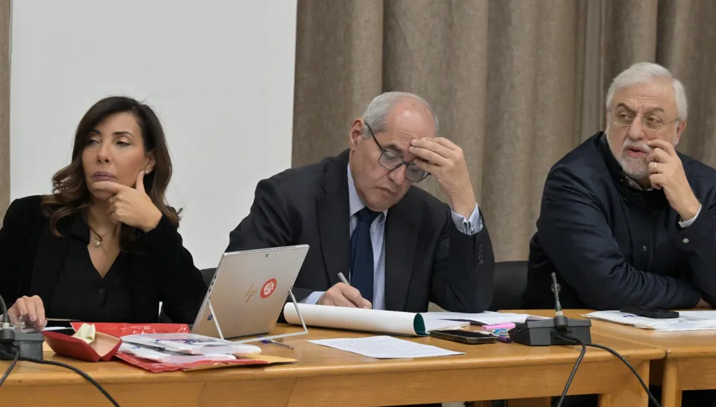 اجتماع لجنة المال (نبيل إسماعيل). 