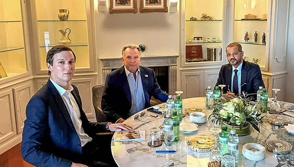 لقاء مباشر بين الوفدَين الإيراني والأميركي في جنيف وطهران قدّمت مسوّدة اتفاق نووي... البوسعيدي: تبادلنا أفكاراً "مبتكرة وإيجابية"