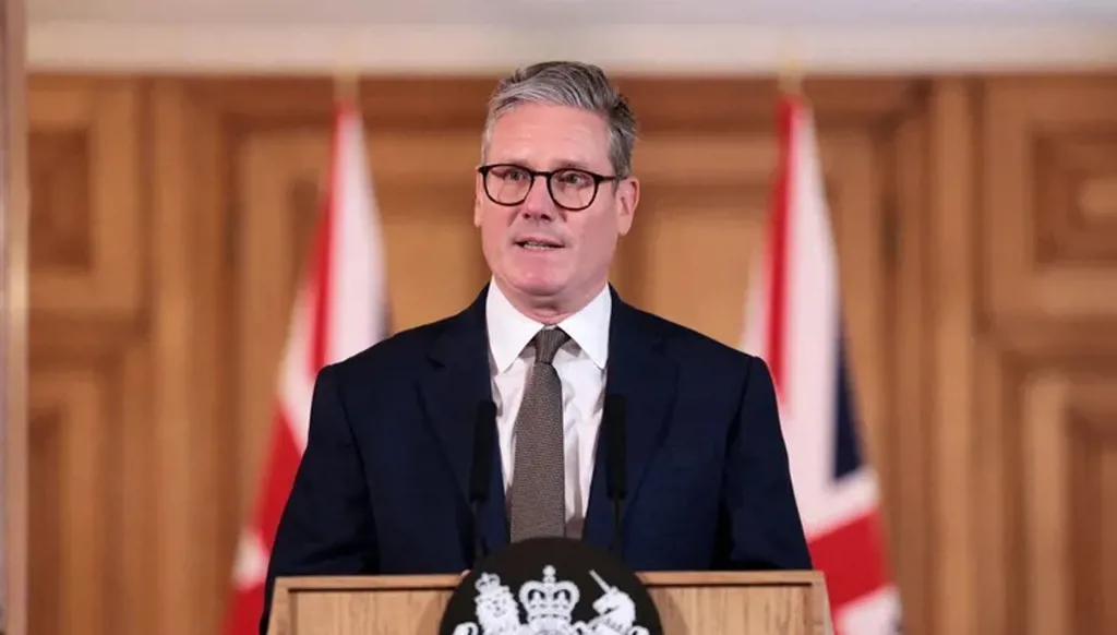 ستارمر يتعهد بمحاربة "التطرف" السياسي