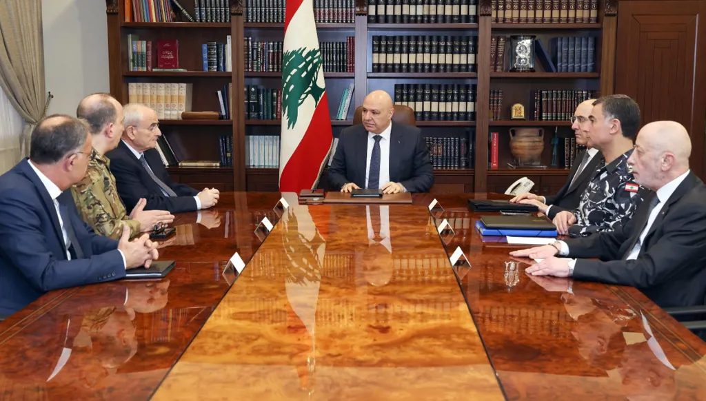 عون ترأس اجتماعاً أمنيّاً والتقى سلام: بحثٌ بالاعتداءات الإسرائيلية والتحضير لمؤتمر باريس