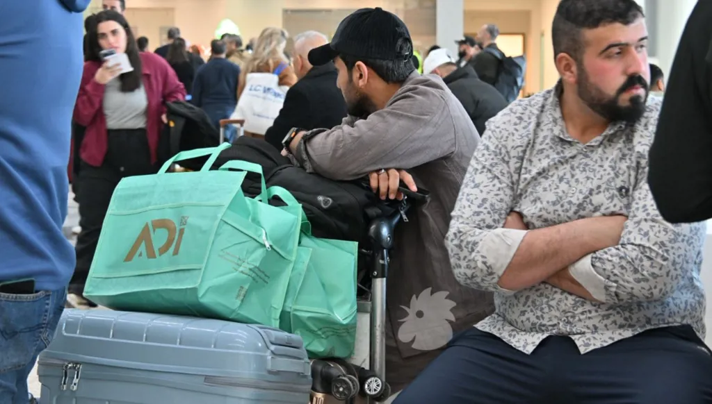 مسافرون في مطار رفيق الحريري الدولي (حسام شبارو)