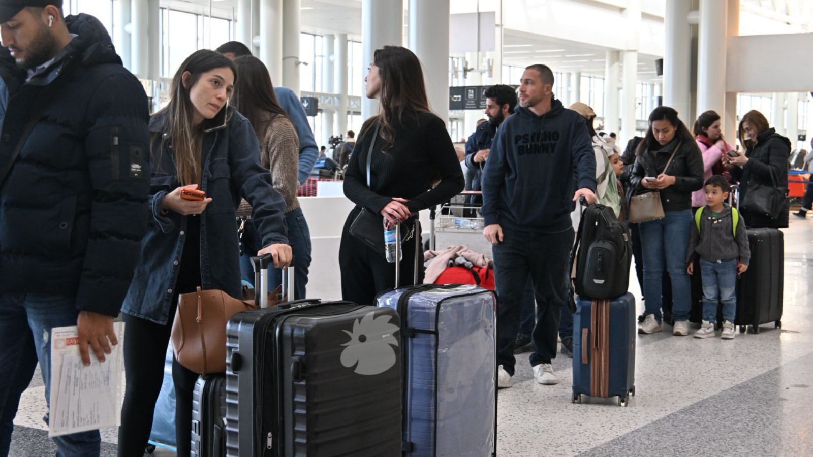 مسافرون في مطار بيروت. (حسام شبارو)