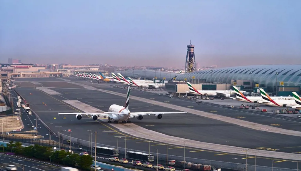 مطارات دبي: 4 إصابات واستنفار فرق الطوارئ