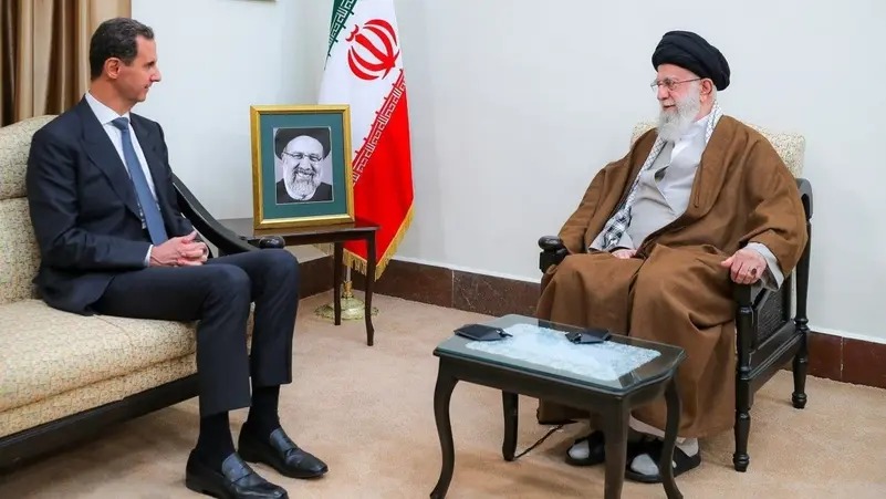 خامنئي مستقبلا الأسد في أيار 2024. (إرنا)