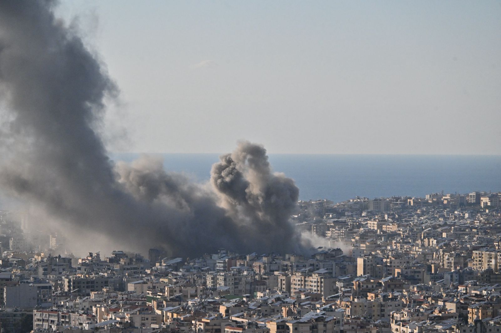 غارات إسرائيلية على الضاحية الجنوبية لبيروت (أ ف ب).