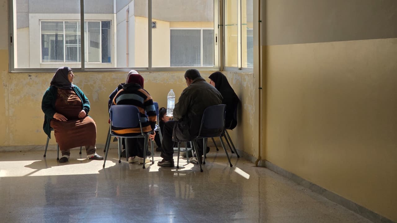 نازحون في دير الأحمر. (لينا إسماعيل)