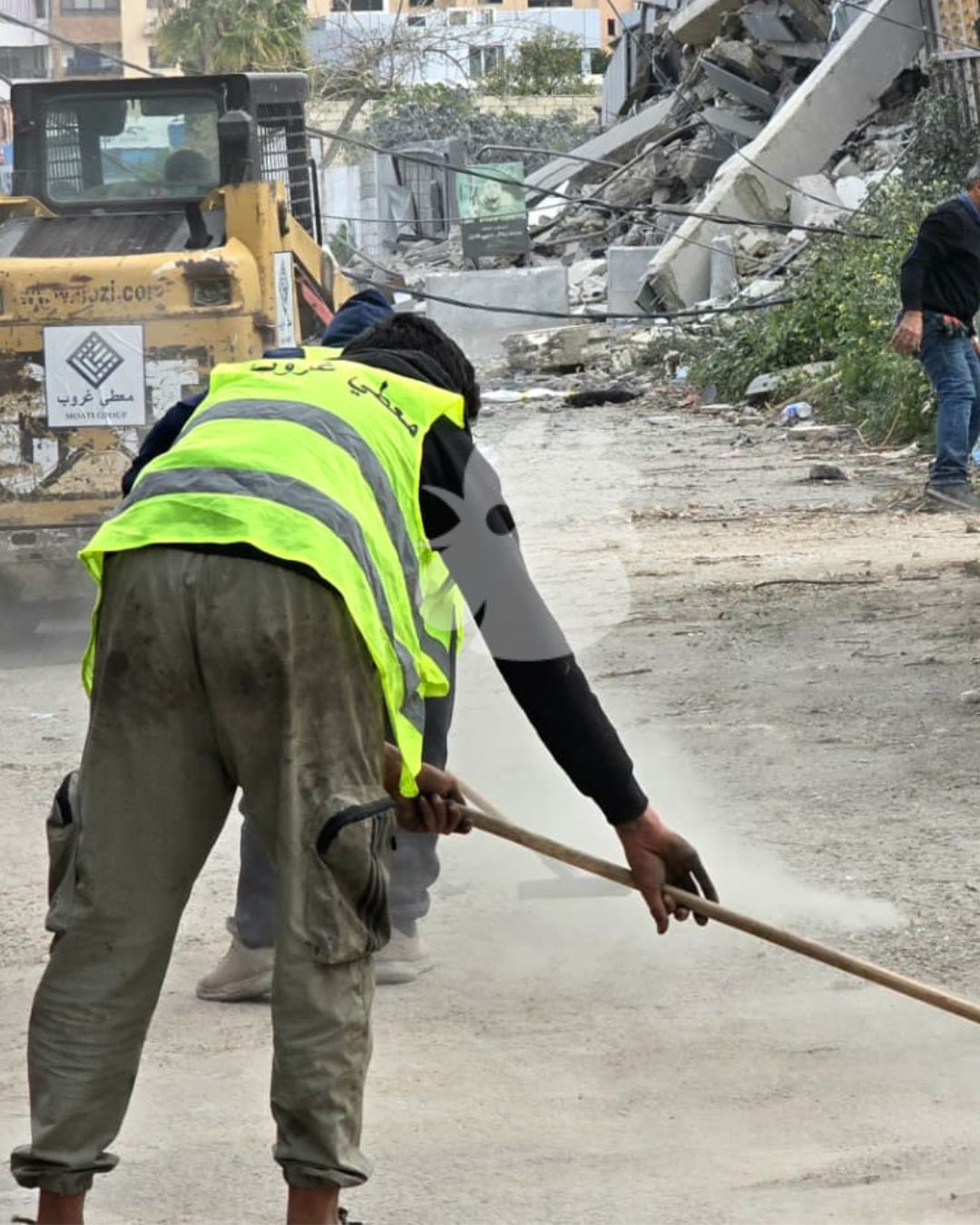إزالة الركام. (أحمد منتش)