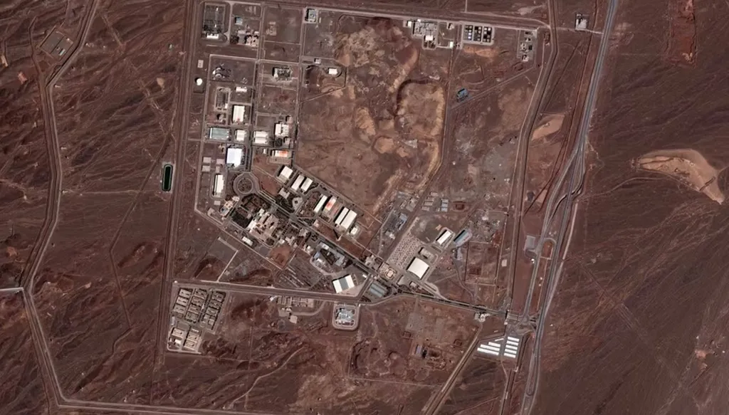 أضرار لحقت بموقع نطنز النووي الإيراني من دون تسرب إشعاعي