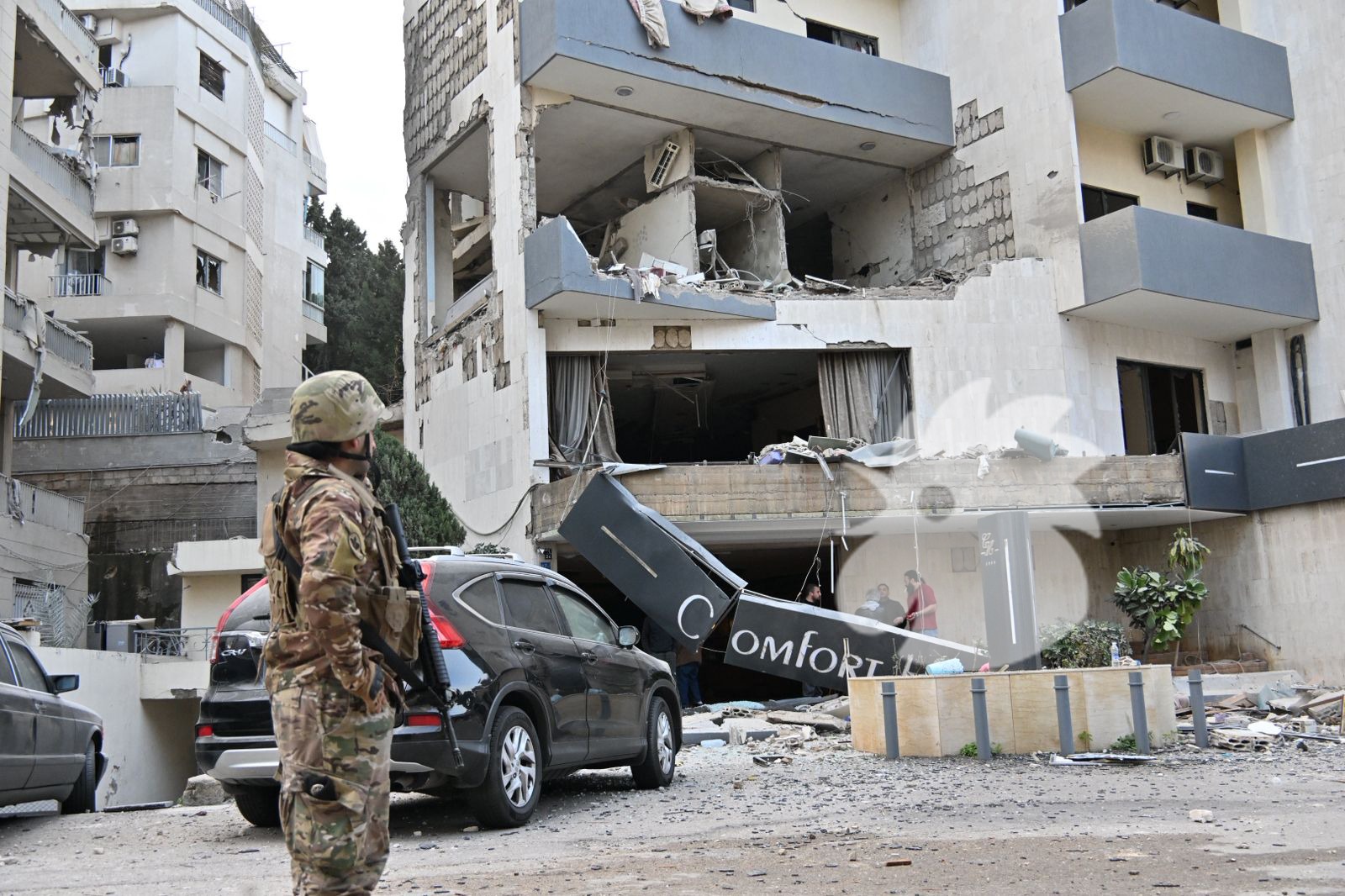 استهداف فندق في بعبدا. (النهار)