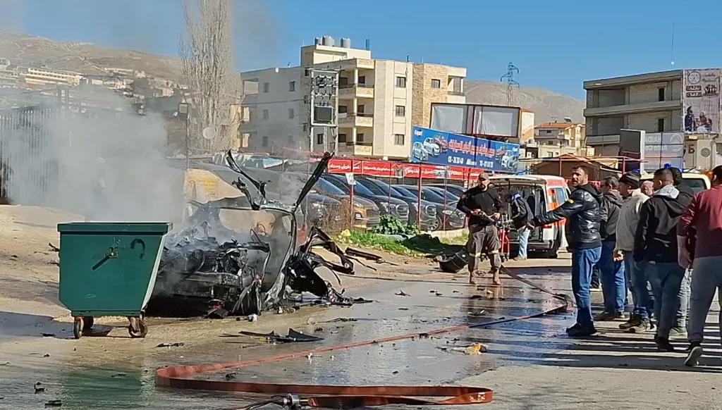 استهداف سيارة على أوتوستراد زحلة (صور - فيديو)