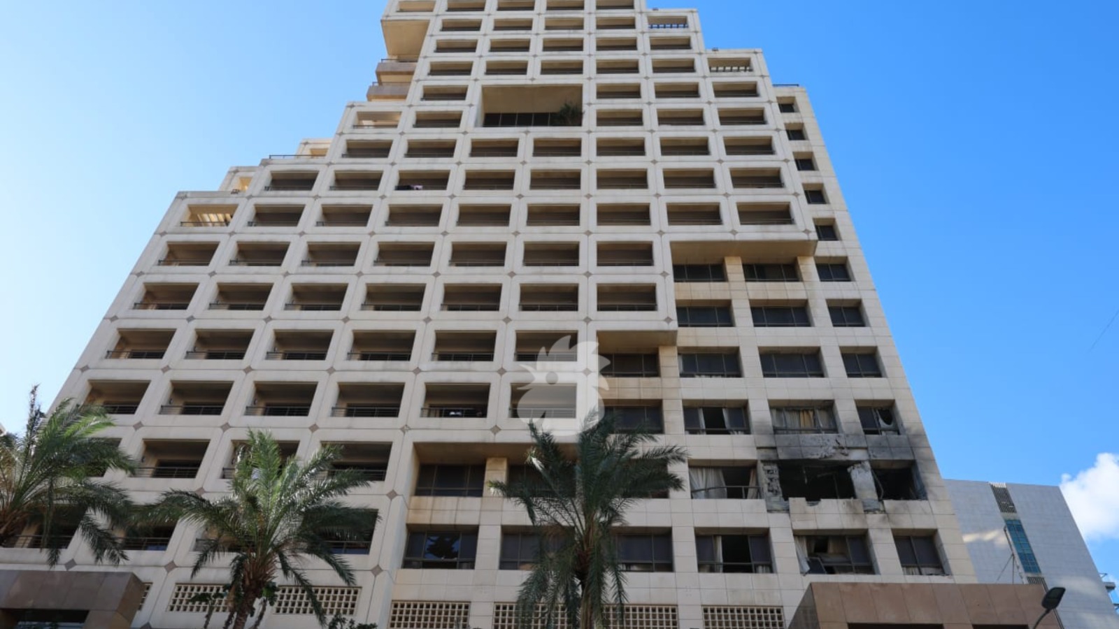 الاستهداف الإسرائيلي في فندق رمادا بالروشة (تصوير حسام شبارو)