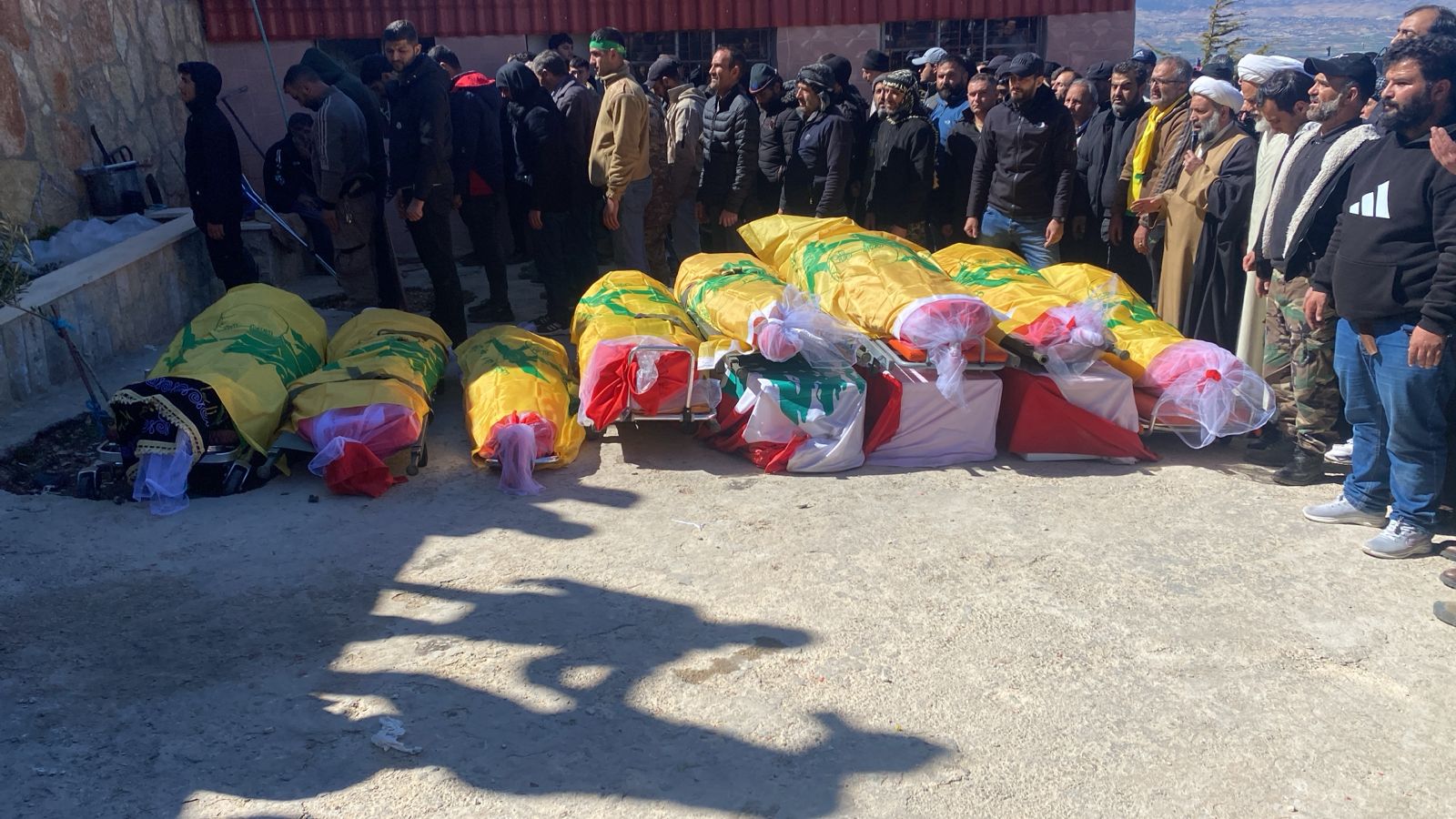 تشييع الضحايا (لينا اسماعيل)