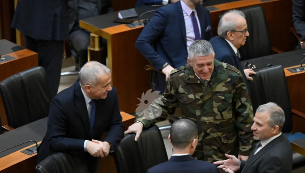 جورج عطالله بسترة عسكرية في مجلس النواب (نبيل إسماعيل). 