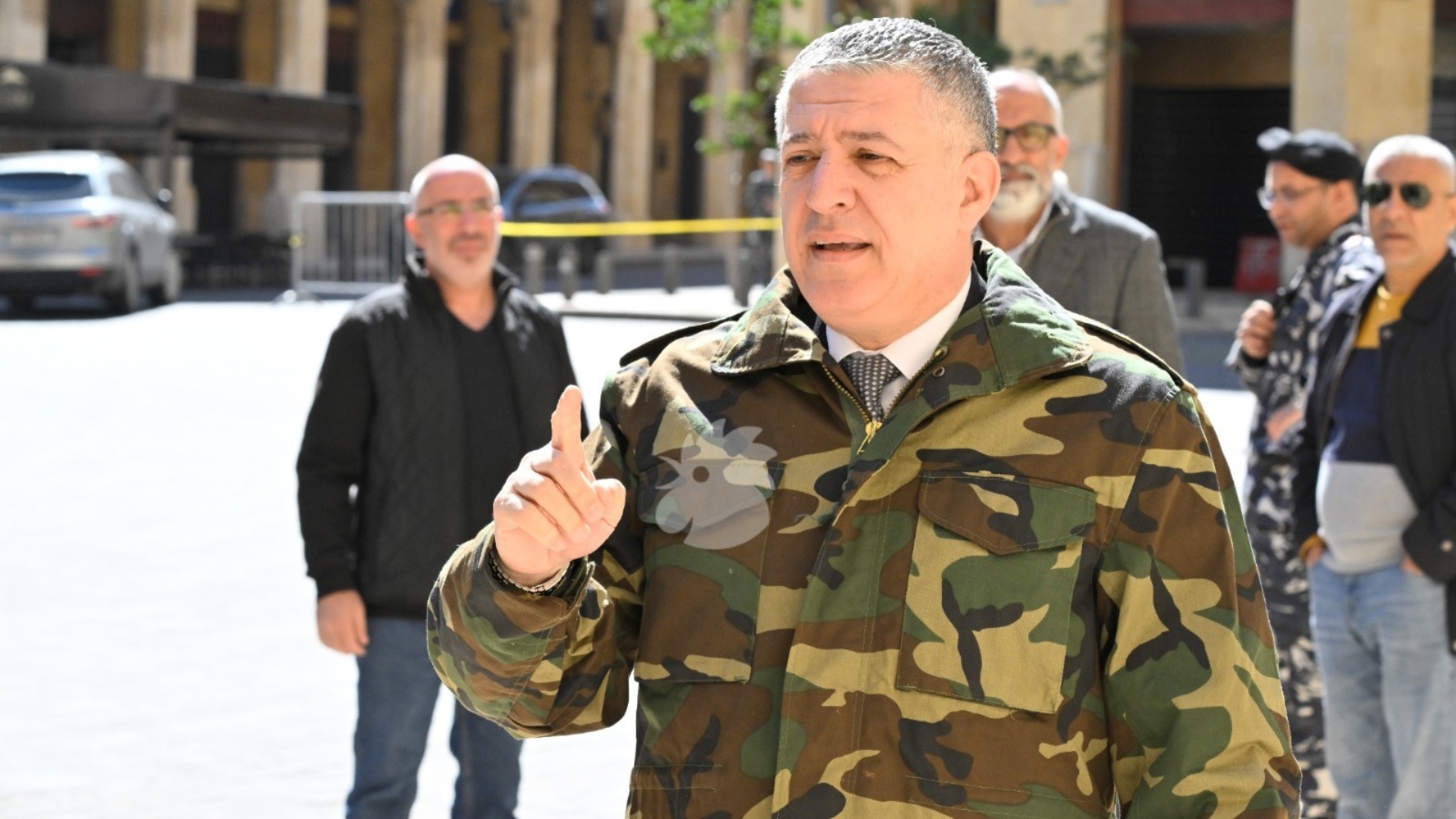 جورج عطالله بسترة عسكرية في مجلس النواب (نبيل إسماعيل).