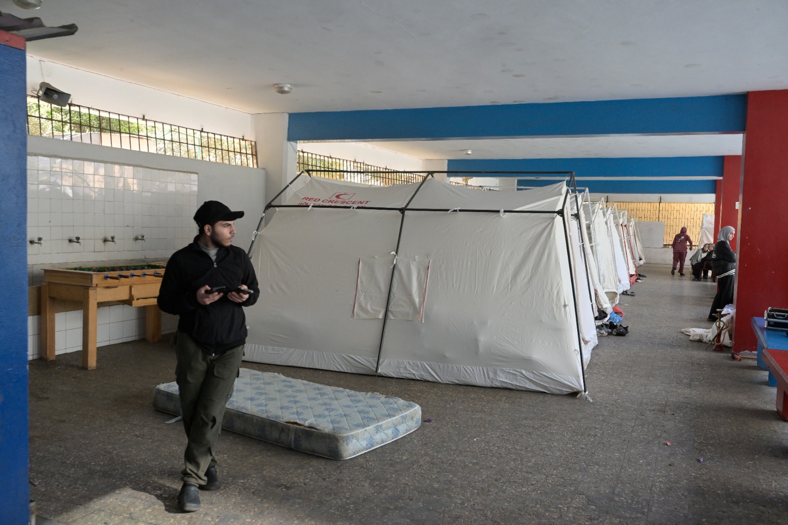 جولة على النازحين جراء الحرب الإسرائيلية على لبنان (نبيل إسماعيل). 