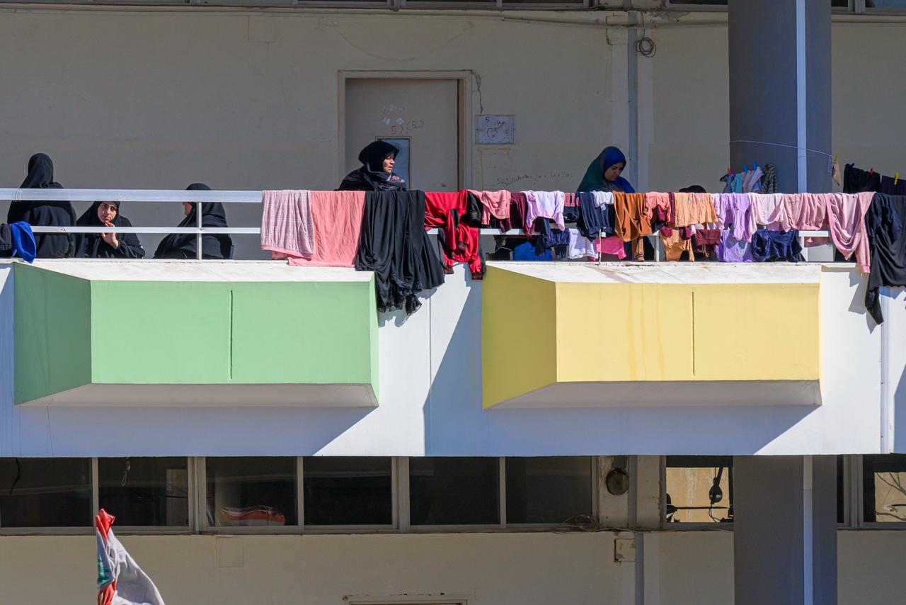 جولة بعدسة الزميل نبيل إسماعيل على النازحين في بعض المدارس. 